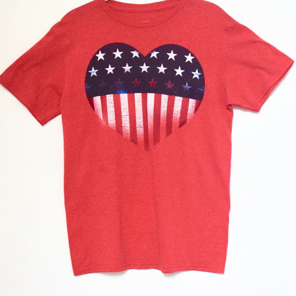 Women's Loose-fitting T-shirt w/Stars & Stripes Heart - Small